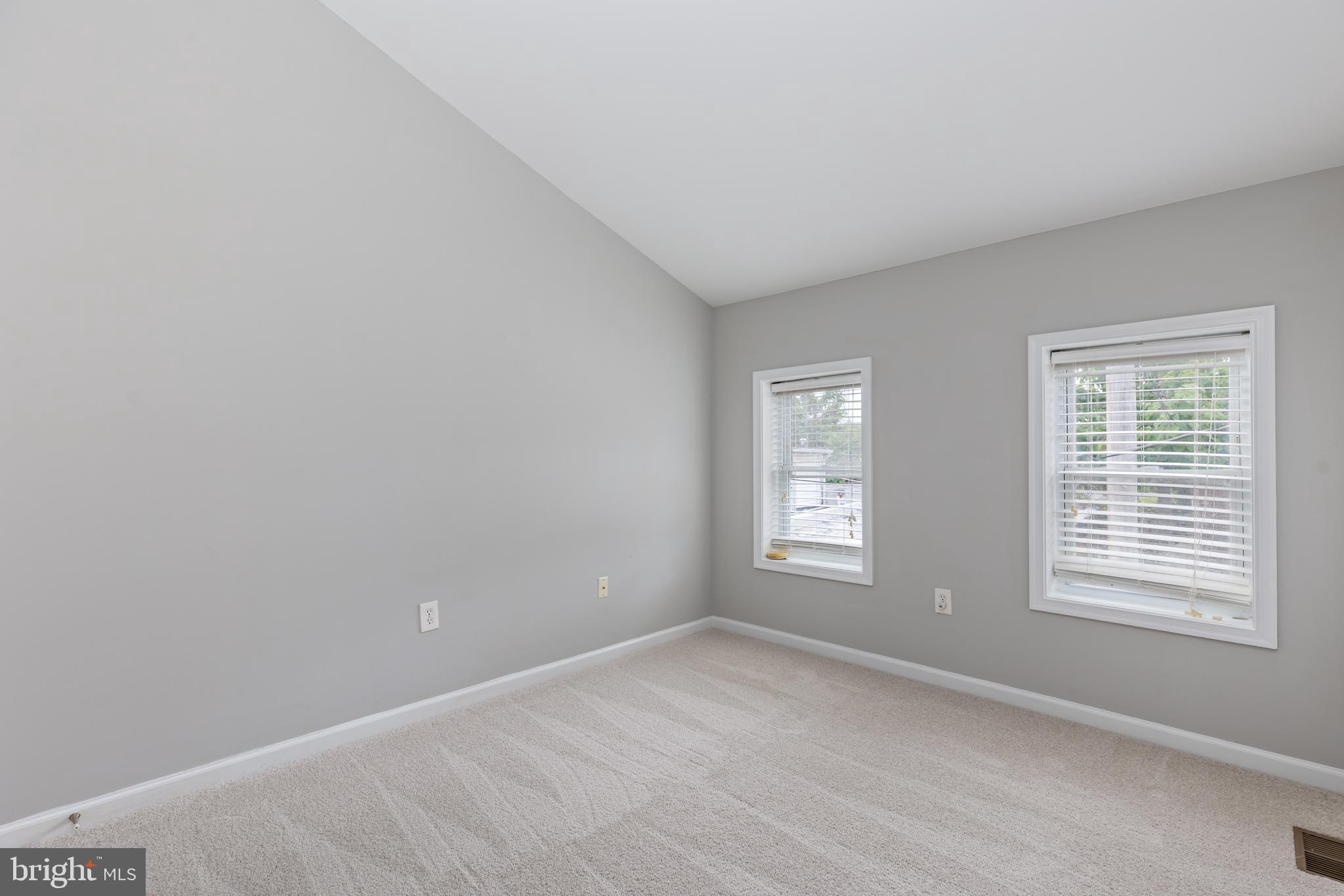 305 South Castle Street Baltimore, MD 21231 - Photo 20 of 28 a view of empty room with windows