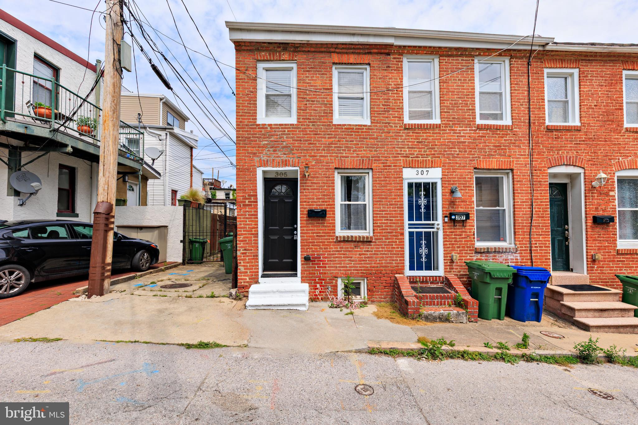 305 South Castle Street Baltimore, MD 21231 - Photo 25 of 28 a front view of a building with street