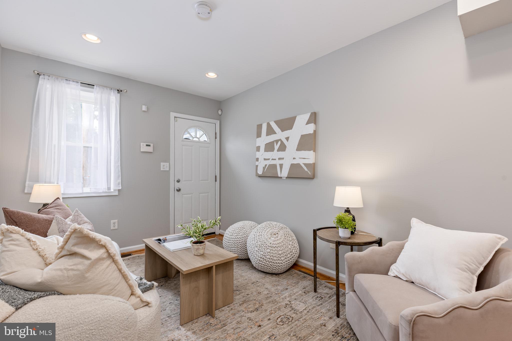 305 South Castle Street Baltimore, MD 21231 - Photo 4 of 28 a living room with furniture and window