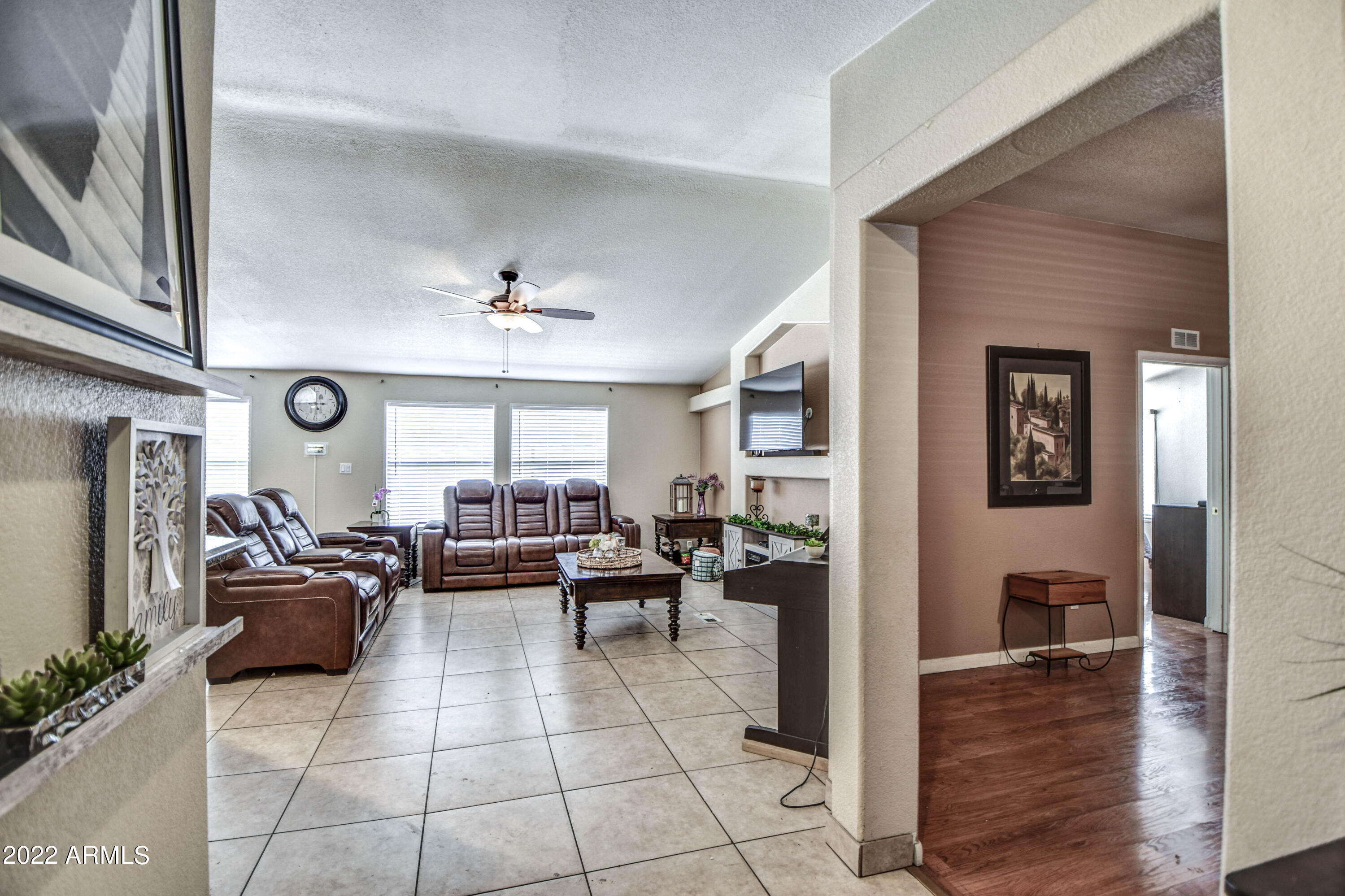3136 West Monte Vista Road Phoenix, AZ 85009 - Photo 4 of 29 ENTRY 2