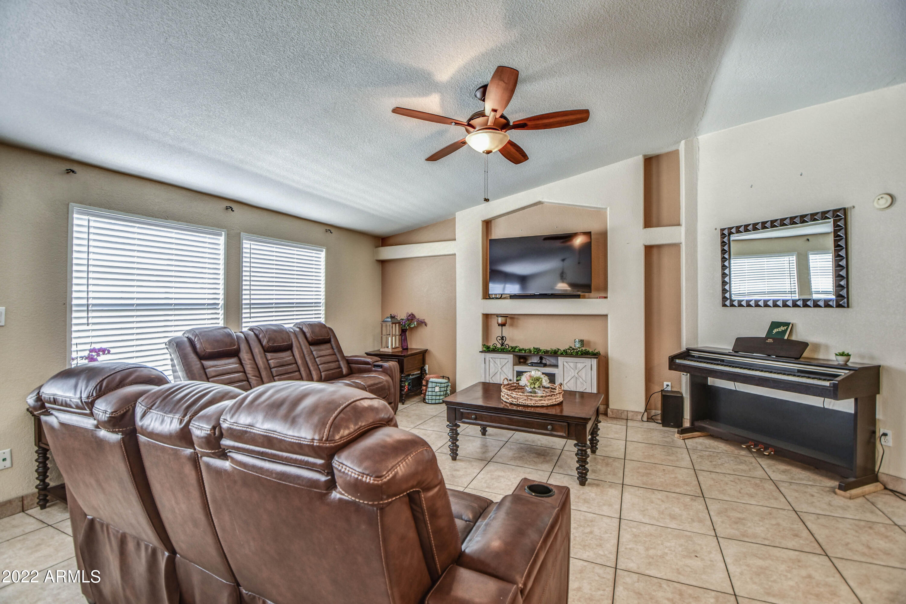 3136 West Monte Vista Road Phoenix, AZ 85009 - Photo 9 of 29 LIVING 4