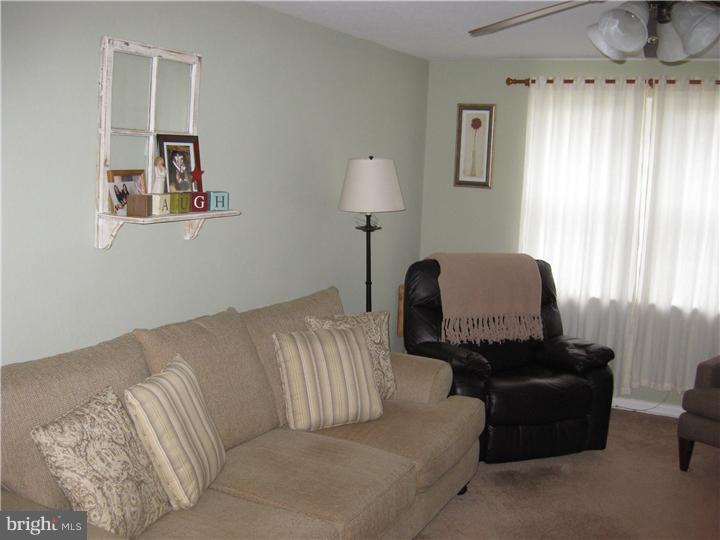 3421 Decatur Street Philadelphia, PA 19136 - Photo 4 of 18 Living Room