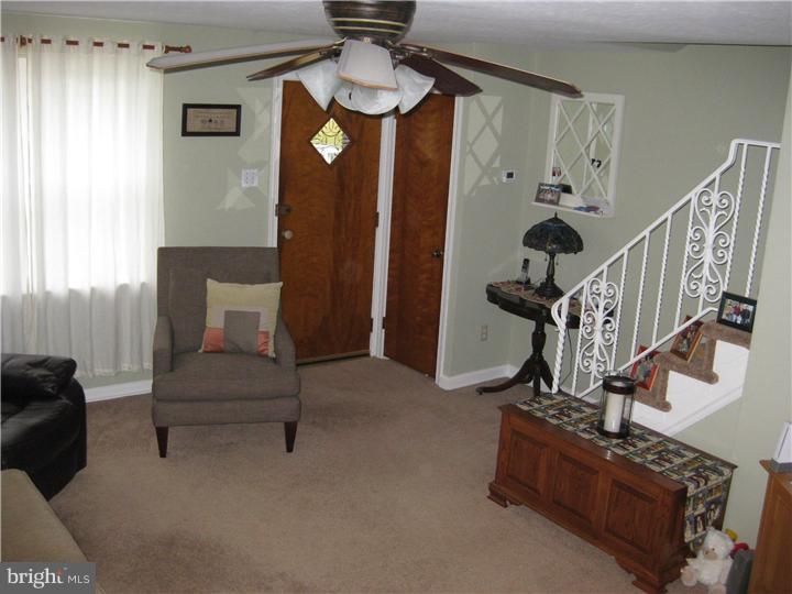 3421 Decatur Street Philadelphia, PA 19136 - Photo 5 of 18 Living Room
