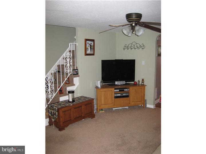 3421 Decatur Street Philadelphia, PA 19136 - Photo 6 of 18 Living Room