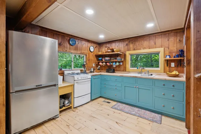 $725,000 | 4 Wiley Street, Portland, ME 04108