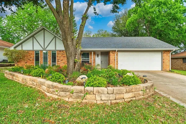 $2,600 | 839 Yellowstone Drive, Grapevine, TX 76051