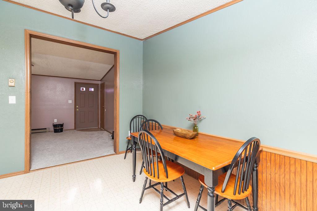 2735 Calvary Road Crisfield, MD 21817 - Photo 11 of 34 Dining area