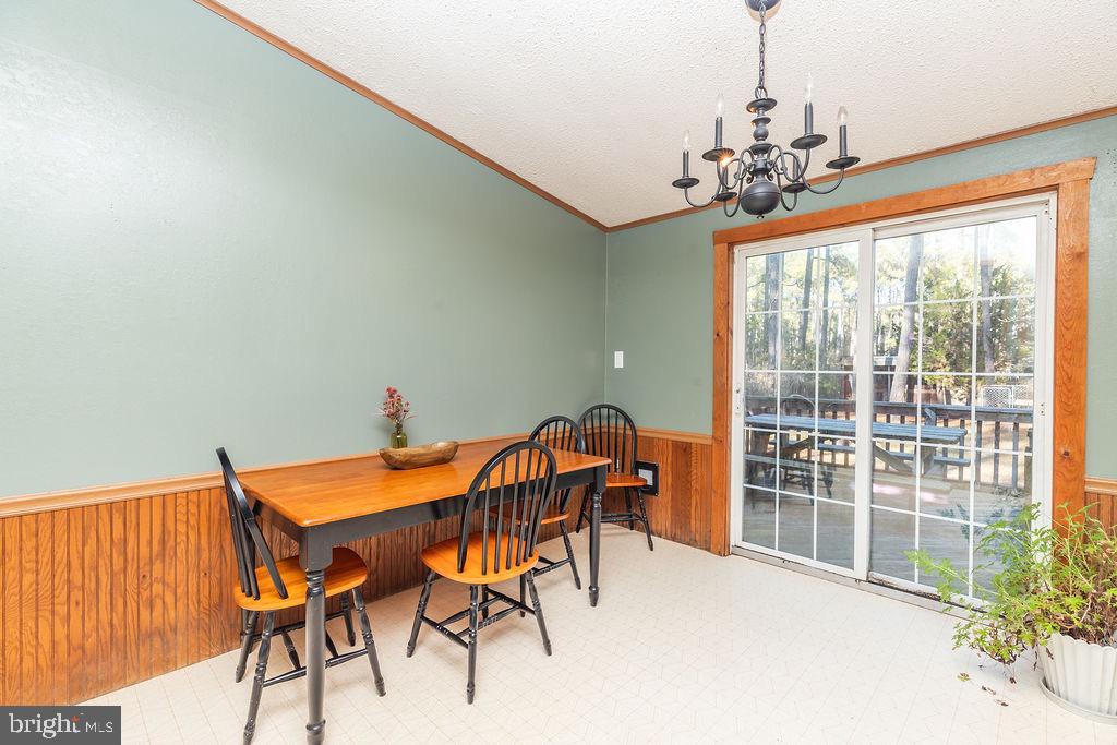 2735 Calvary Road Crisfield, MD 21817 - Photo 12 of 34 Dining area