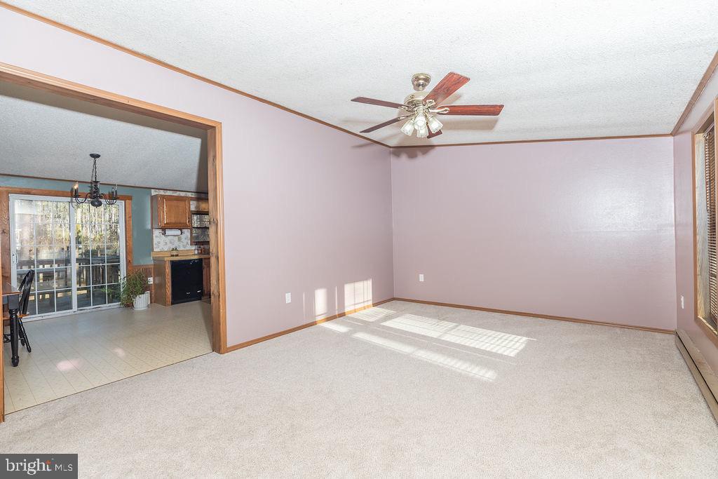 2735 Calvary Road Crisfield, MD 21817 - Photo 3 of 34 Living room