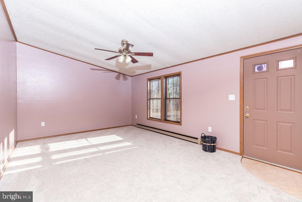 2735 Calvary Road Crisfield, MD 21817 - Photo 4 of 34 Living room