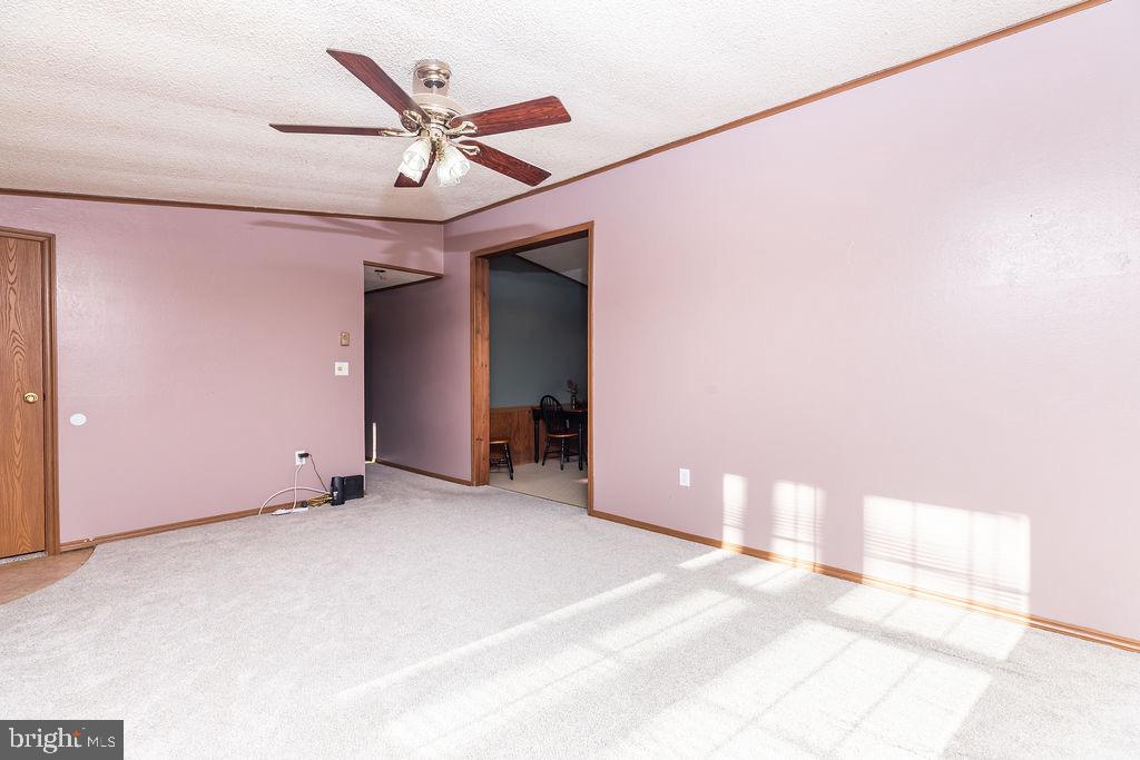 2735 Calvary Road Crisfield, MD 21817 - Photo 6 of 34 Living room
