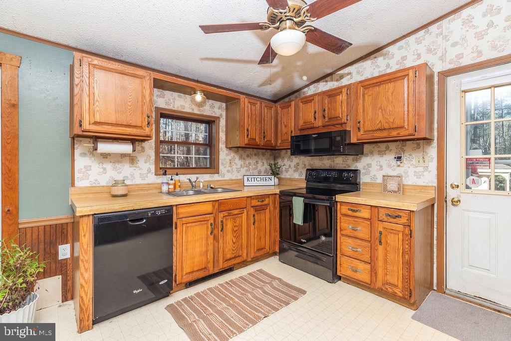 2735 Calvary Road Crisfield, MD 21817 - Photo 8 of 34 Kitchen