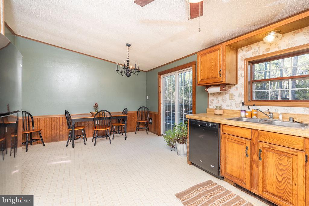 2735 Calvary Road Crisfield, MD 21817 - Photo 9 of 34 Kitchen