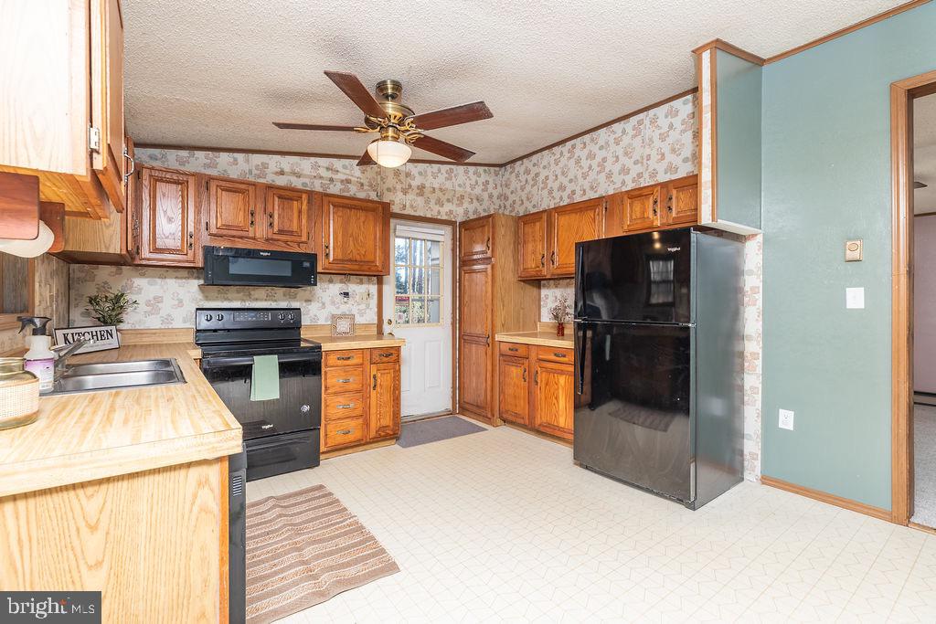 2735 Calvary Road Crisfield, MD 21817 - Photo 10 of 34 Kitchen