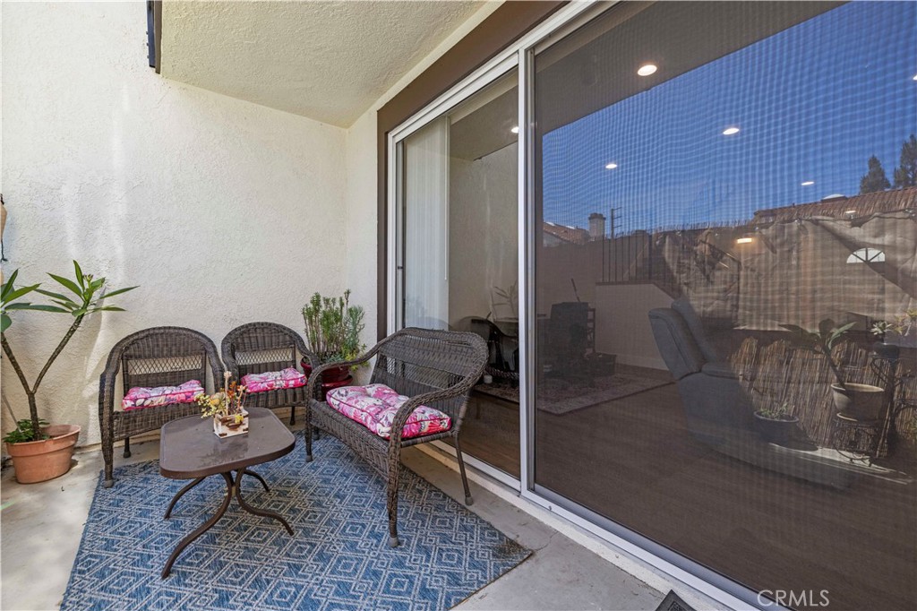 5602 Las Virgenes Road, Unit 79 Calabasas, CA 91302 - Photo 44 of 56 a living room with furniture