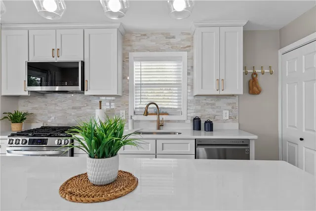 $649,999 | 230 Cedar Avenue, Portsmouth, RI 02871