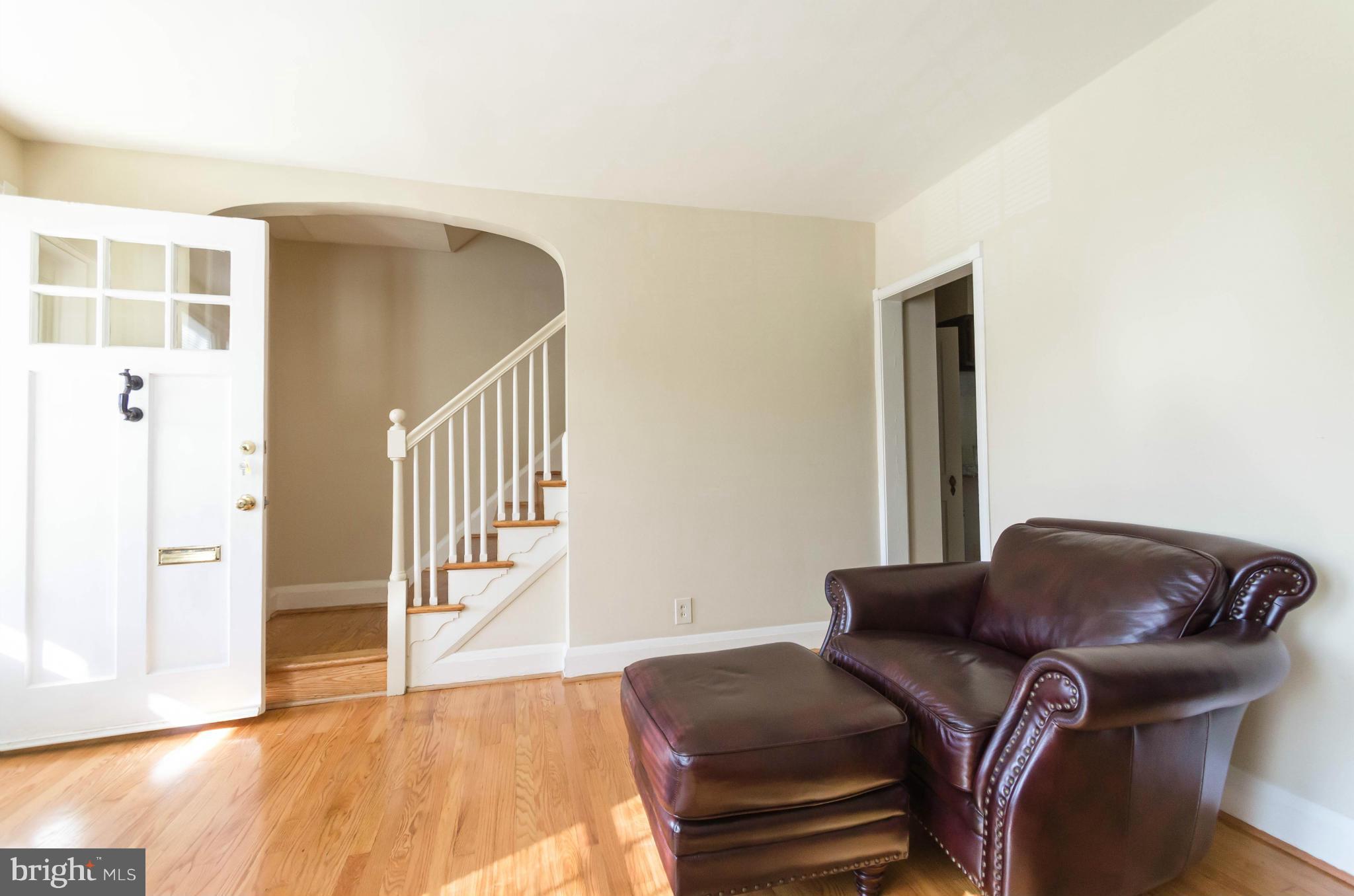 10 Murdock Road Baltimore, MD 21212 - Photo 4 of 26 a living room with furniture and a wooden floor