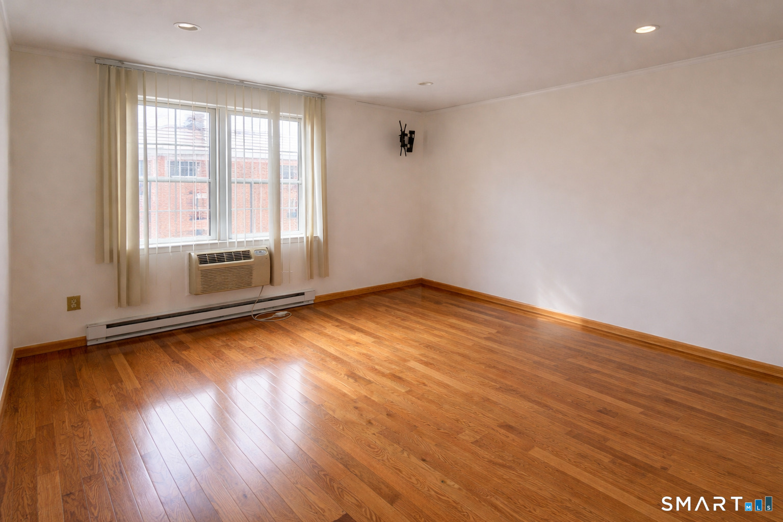 54 Lindstrom Road, Unit 54 Stamford, CT 06902 - Photo 4 of 28