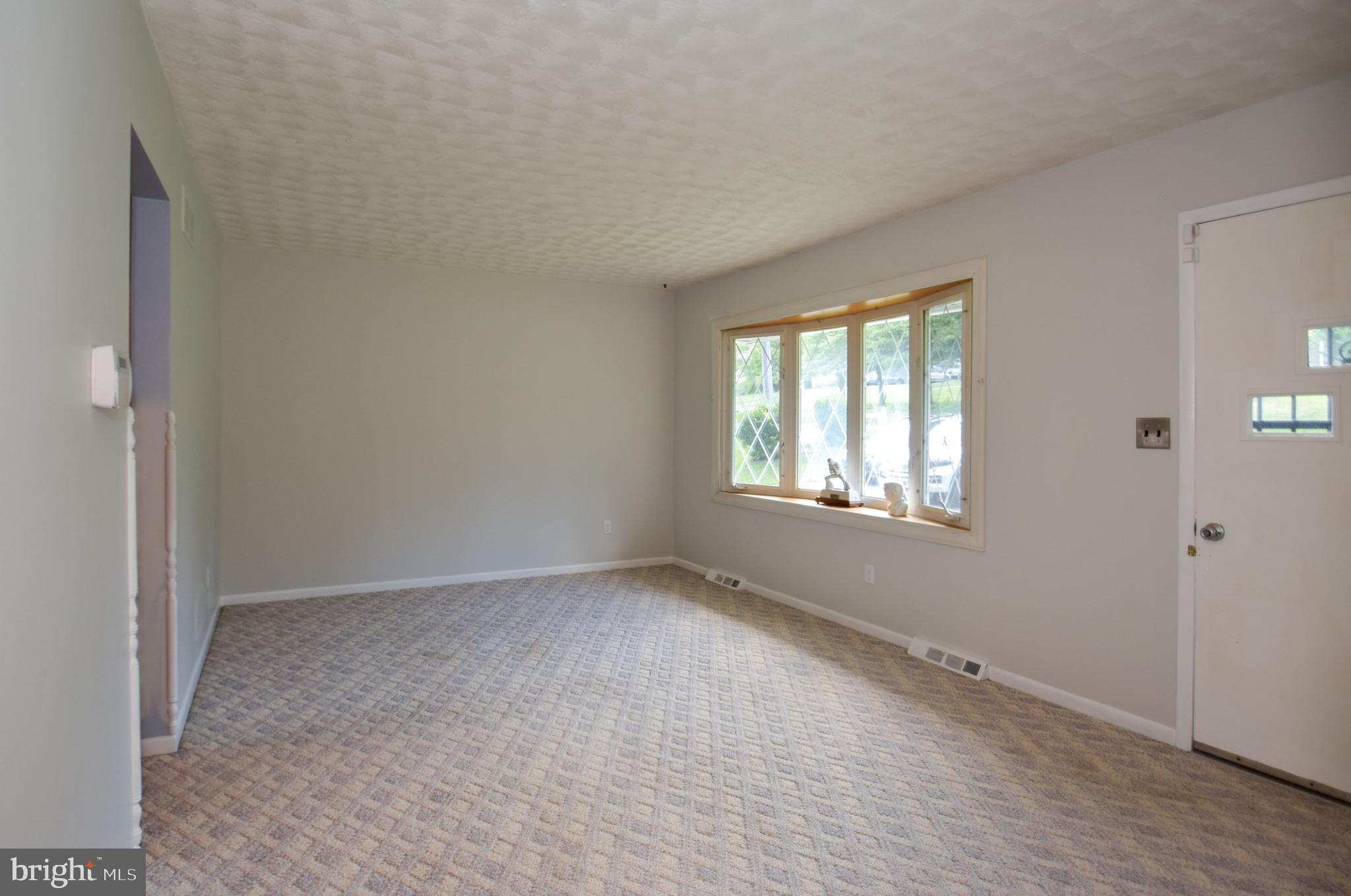 2409 Roth Road Edgewood, MD 21040 - Photo 6 of 37 Freshly paint & new fixtures throughout
