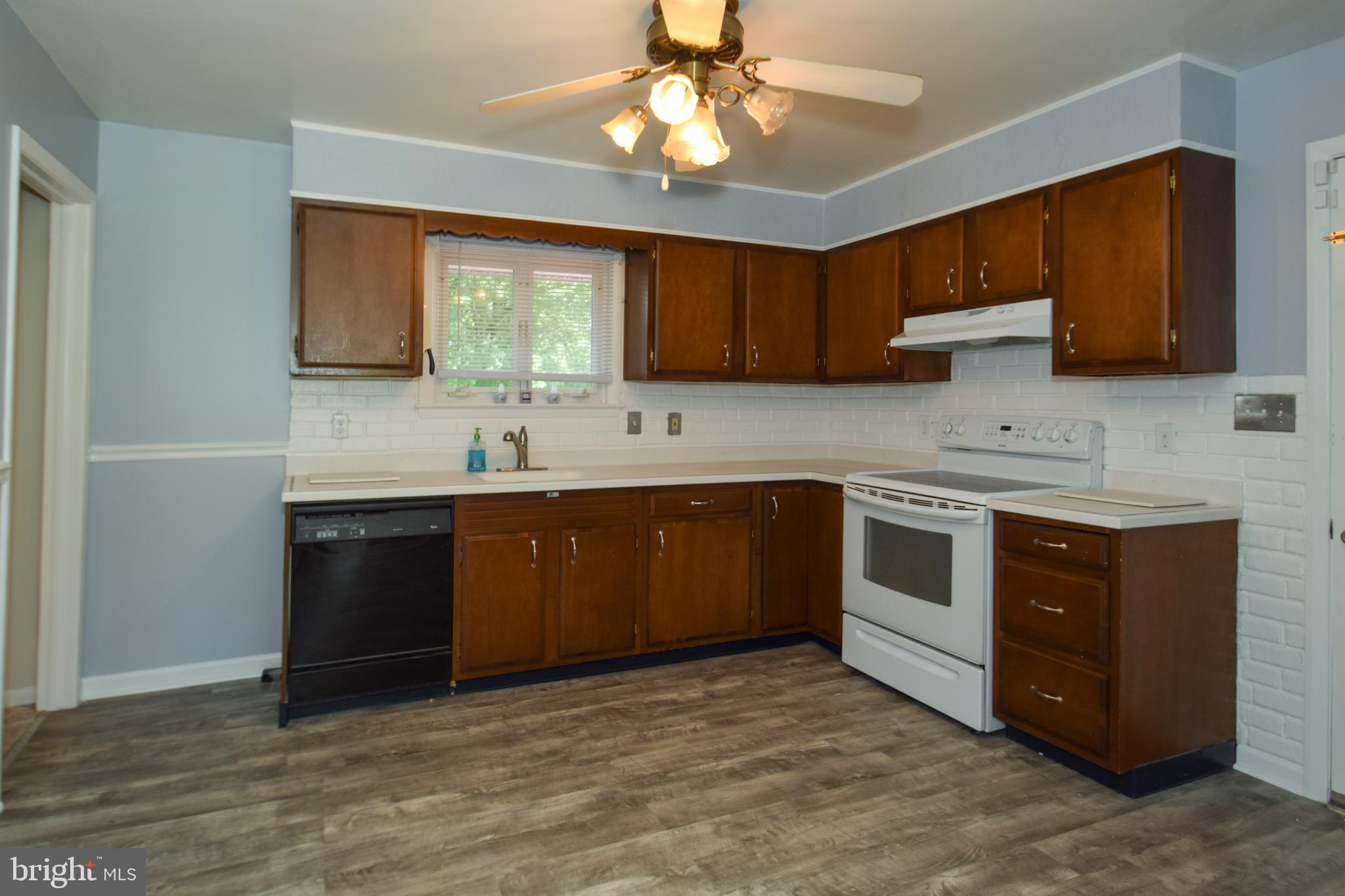 2409 Roth Road Edgewood, MD 21040 - Photo 9 of 37 New laminate flooring