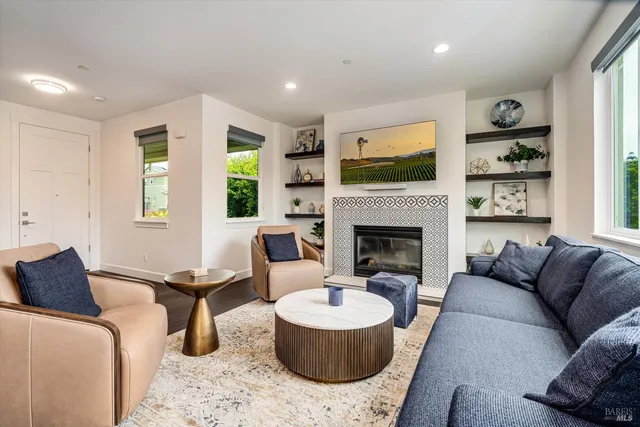 $1,085,000 | 349 Vinterra Court, Napa, CA 94559