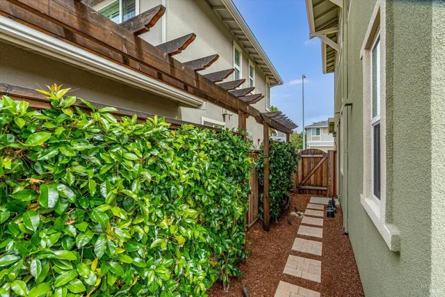 $1,085,000 | 349 Vinterra Court, Napa, CA 94559