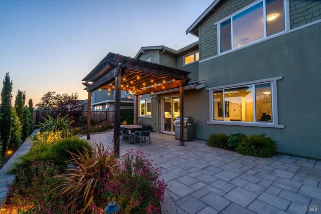 $1,085,000 | 349 Vinterra Court, Napa, CA 94559