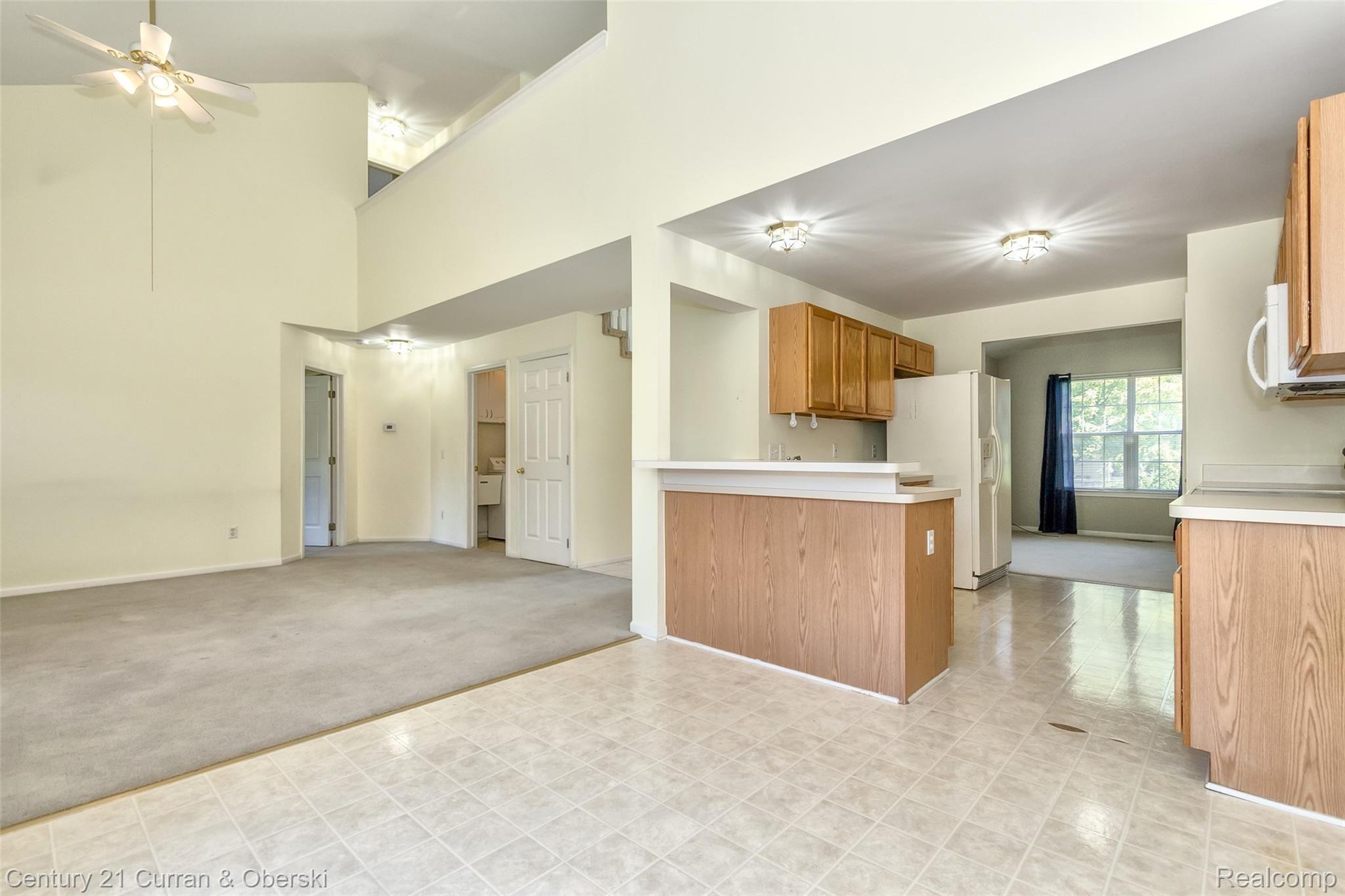 9721 Stark Road Livonia, MI 48150 - Photo 10 of 44 Breakfast Nook & Kitchen
