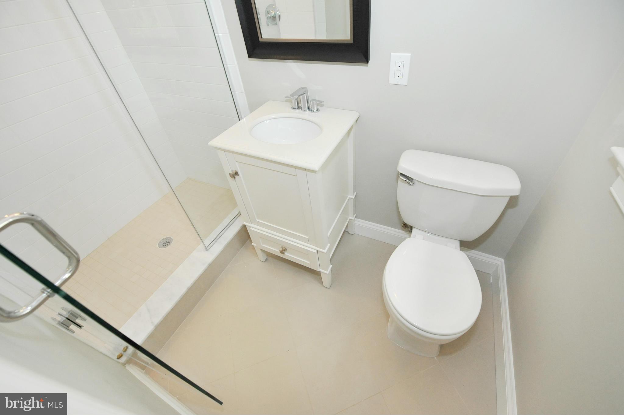 5813 Lenox Road Bethesda, MD 20817 - Photo 17 of 27 Bath