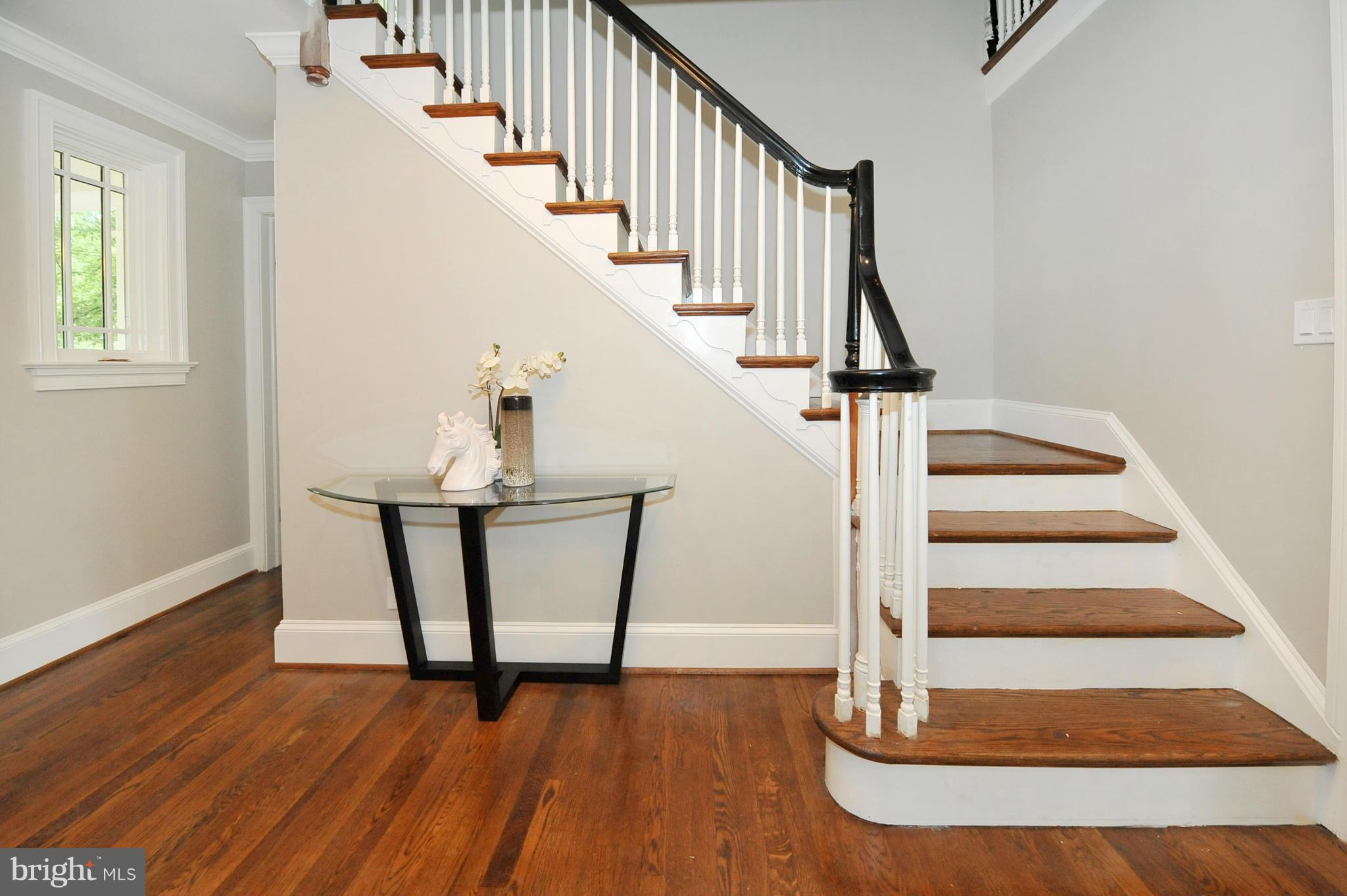 5813 Lenox Road Bethesda, MD 20817 - Photo 3 of 27 Interior (General)