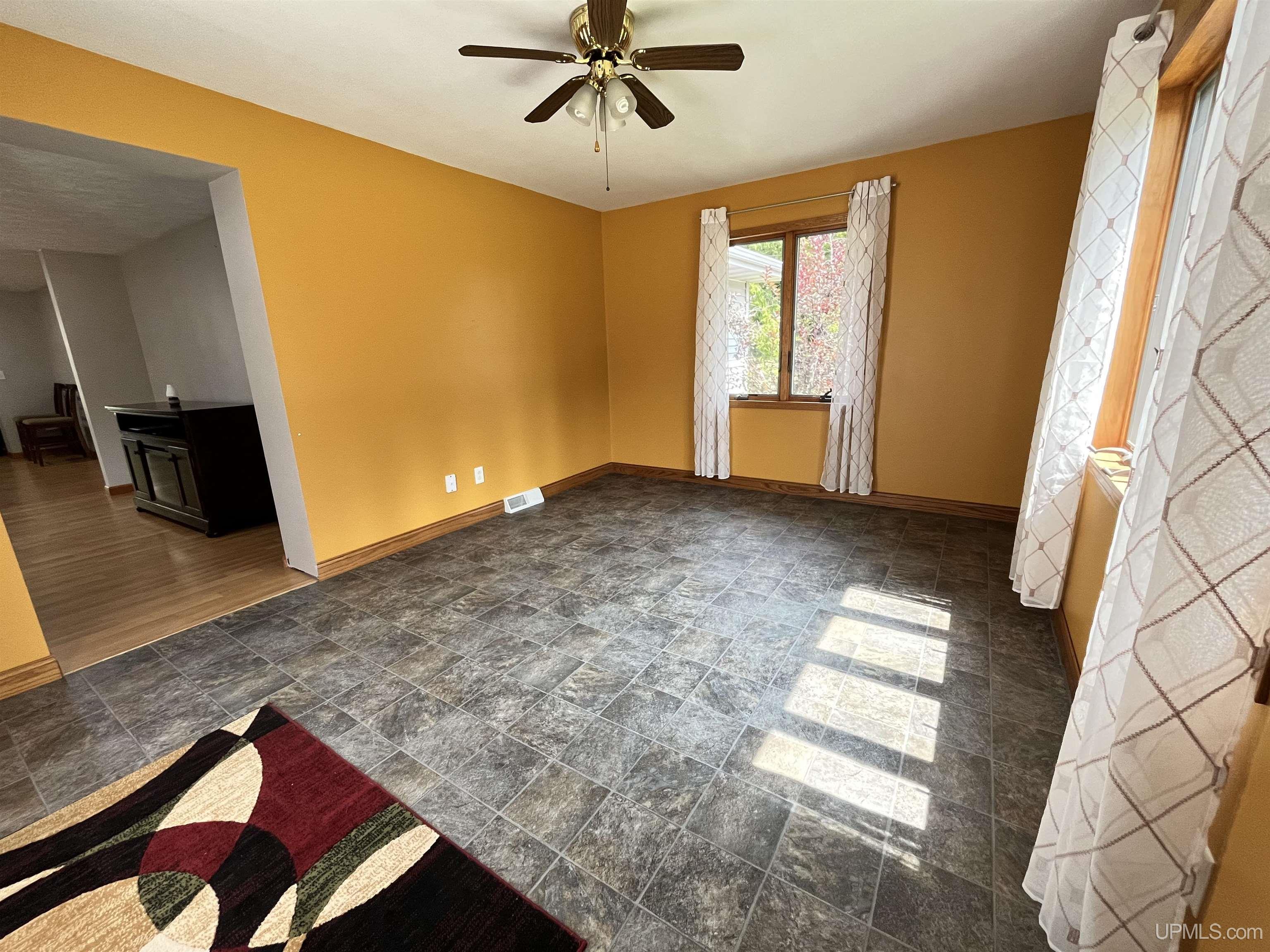 5826 W River Road Manistique, MI 49854 - Photo 4 of 41