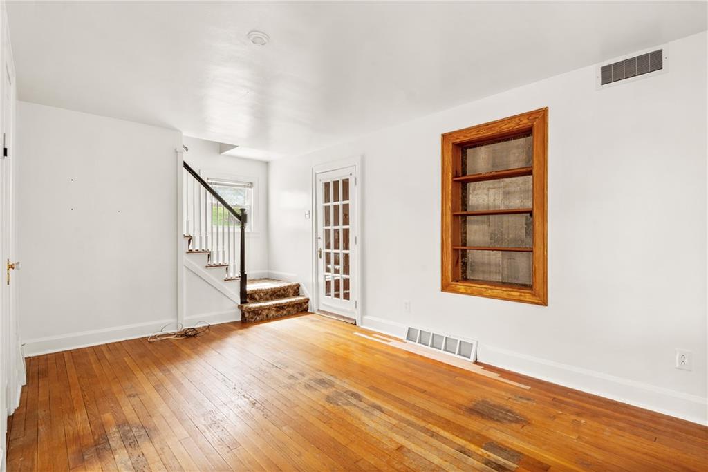 478 Irwin Run Road West Mifflin, PA 15122 - Photo 4 of 24 Gallery Image 4