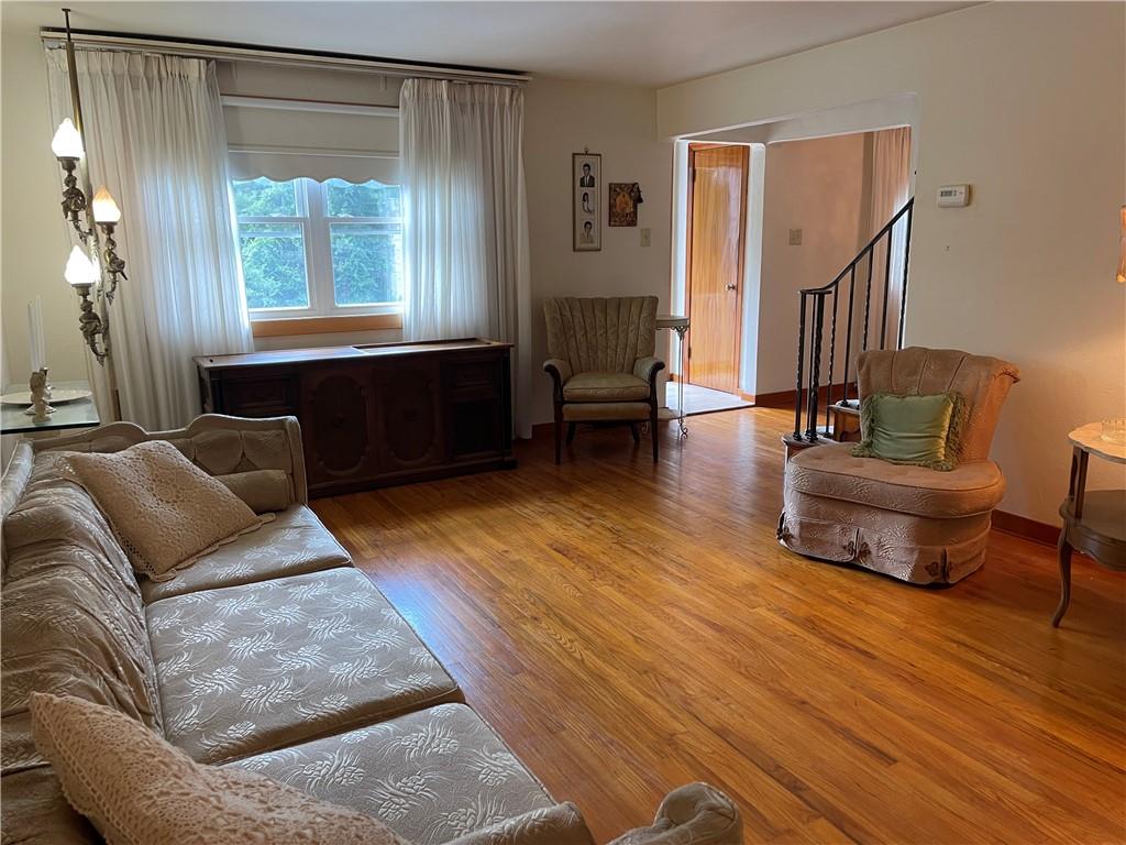 819 Sherwood Road Pittsburgh, PA 15221 - Photo 4 of 22 Gallery Image 4