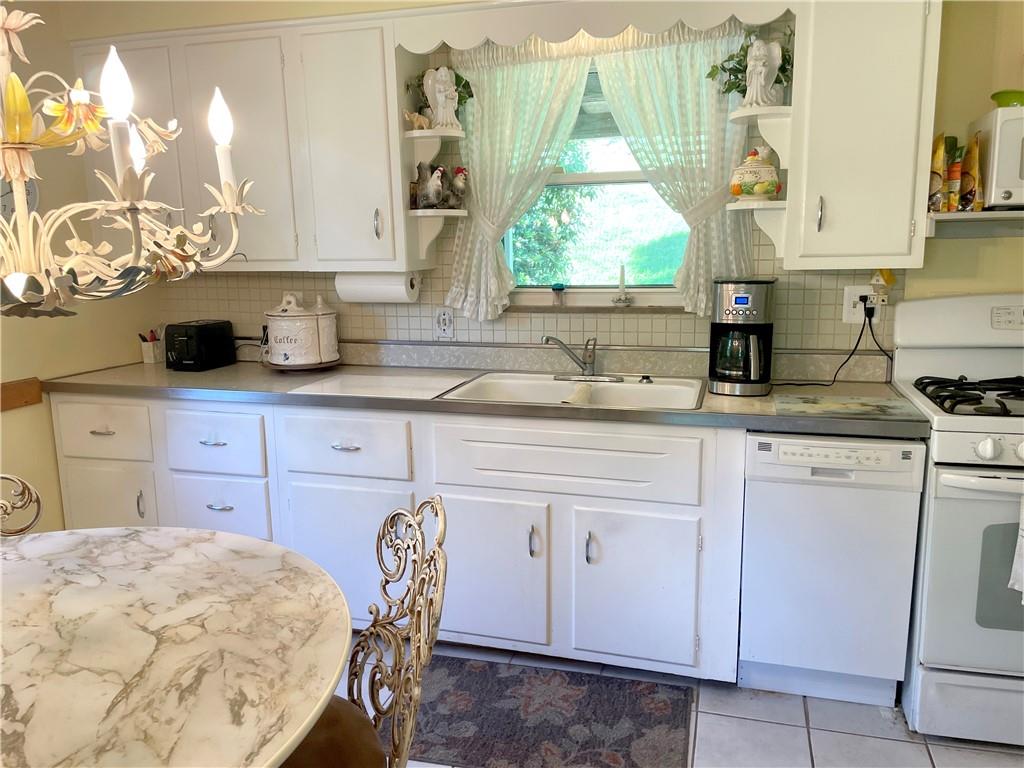 819 Sherwood Road Pittsburgh, PA 15221 - Photo 8 of 22 Gallery Image 8