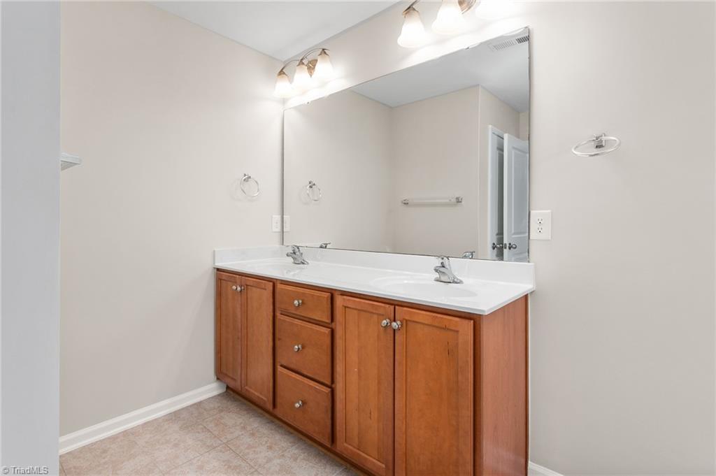 400 Summerwalk Road Greensboro, NC 27455 - Photo 25 of 50 Primary en suite Bath