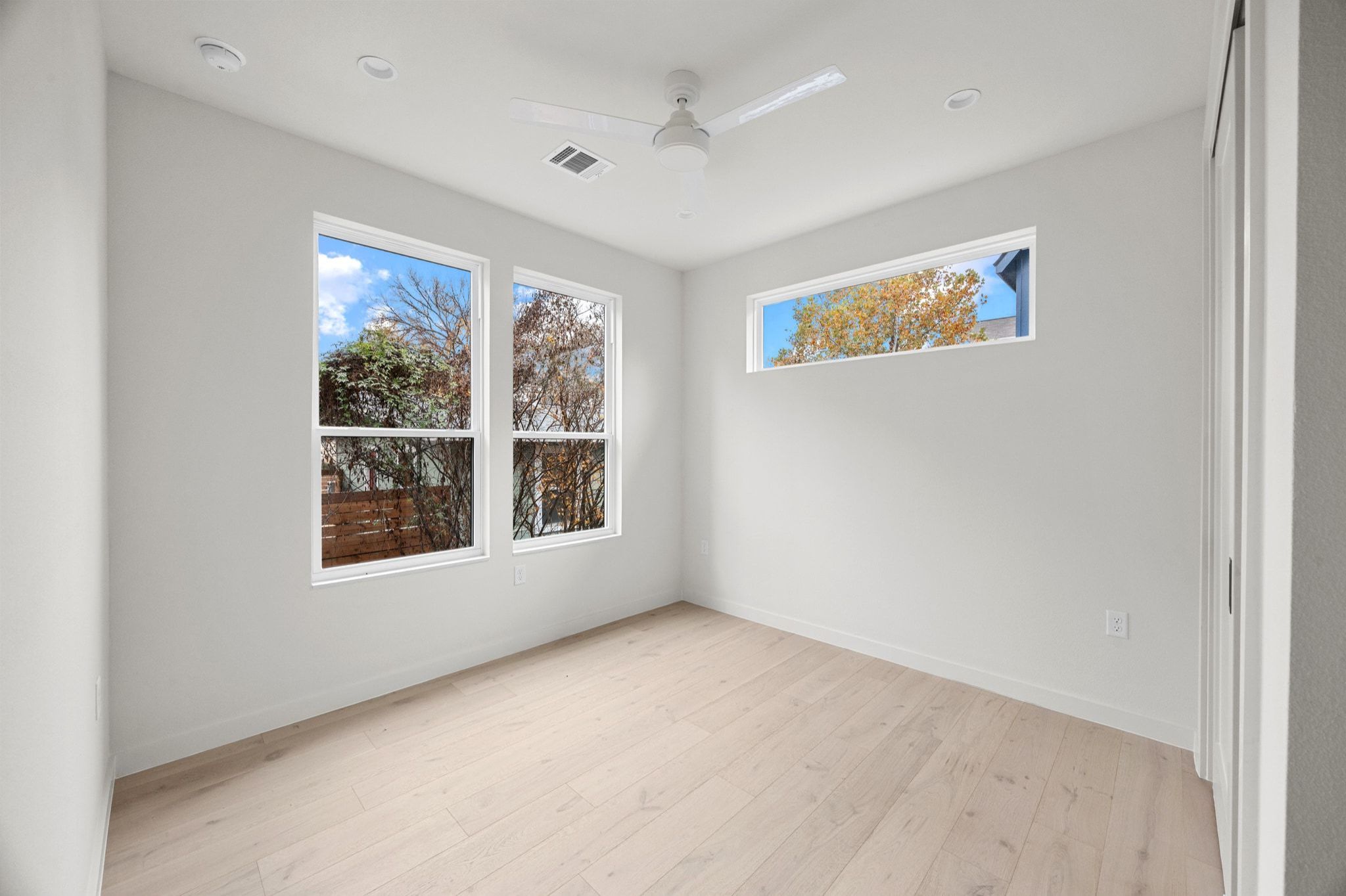 1709 Maple Avenue, Unit 2B Austin, TX 78702 - Photo 23 of 28 an empty room with a window