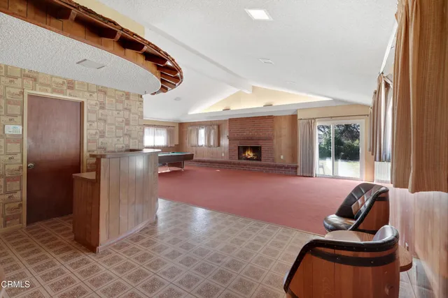 a view of a livingroom with furniture and a ceiling fan