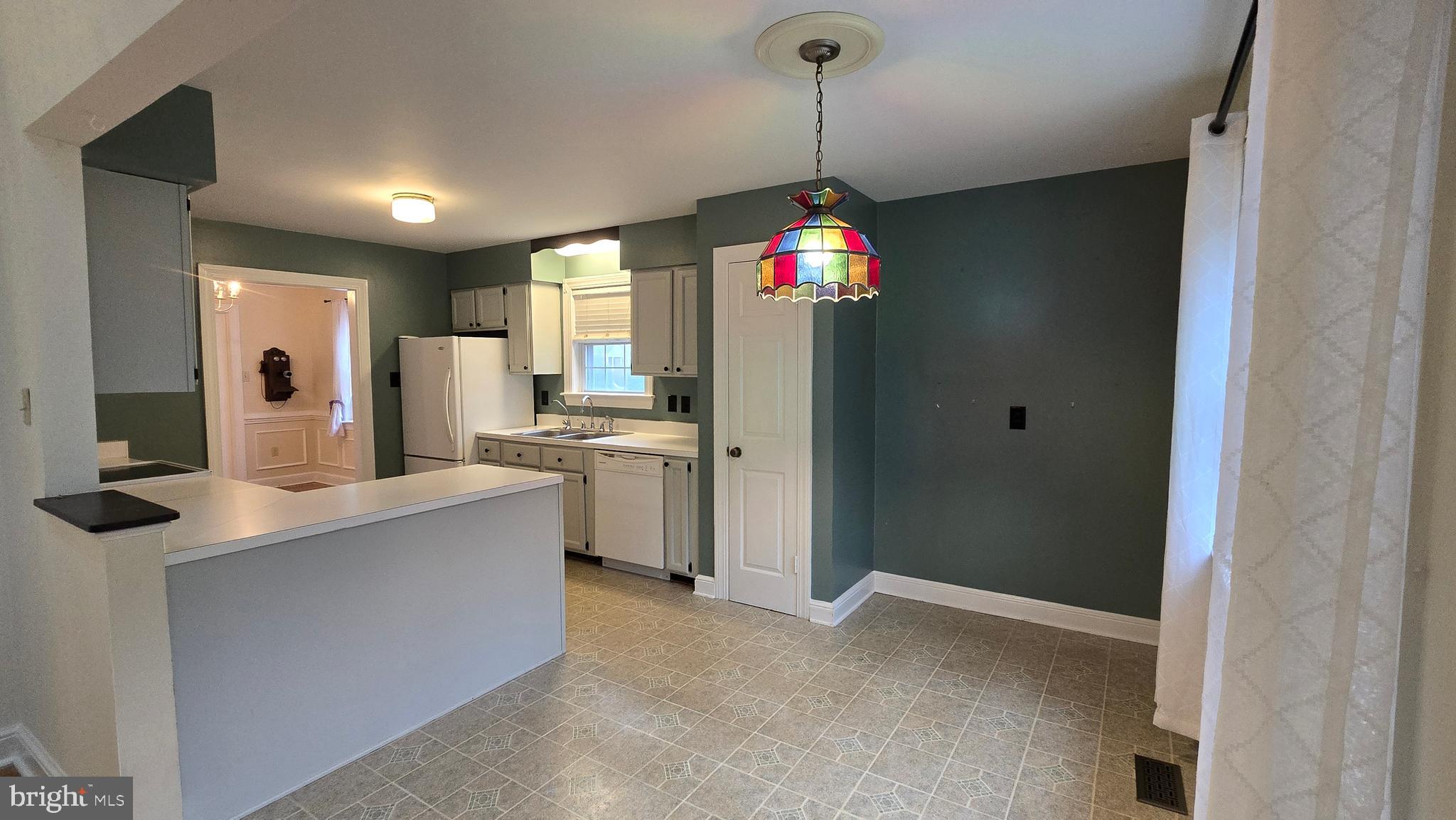 310 Henrico Road Front Royal, VA 22630 - Photo 23 of 71 Breakfast Nook & Kitchen