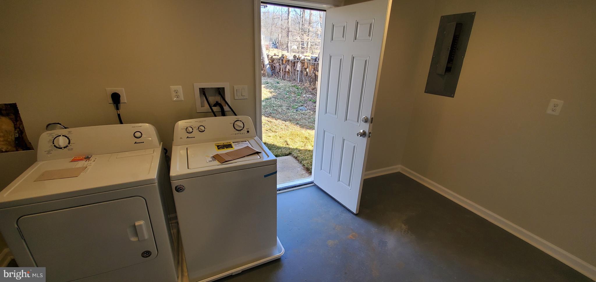 4146 Granby Road Woodbridge, VA 22193 - Photo 9 of 45 Laundry room with door to backyard