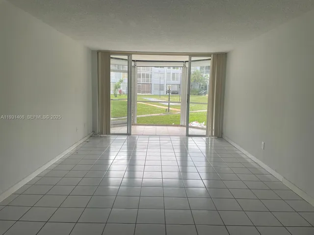 $1,800 | 1601 Northeast 191st Street, Unit B113, Miami, FL 33179