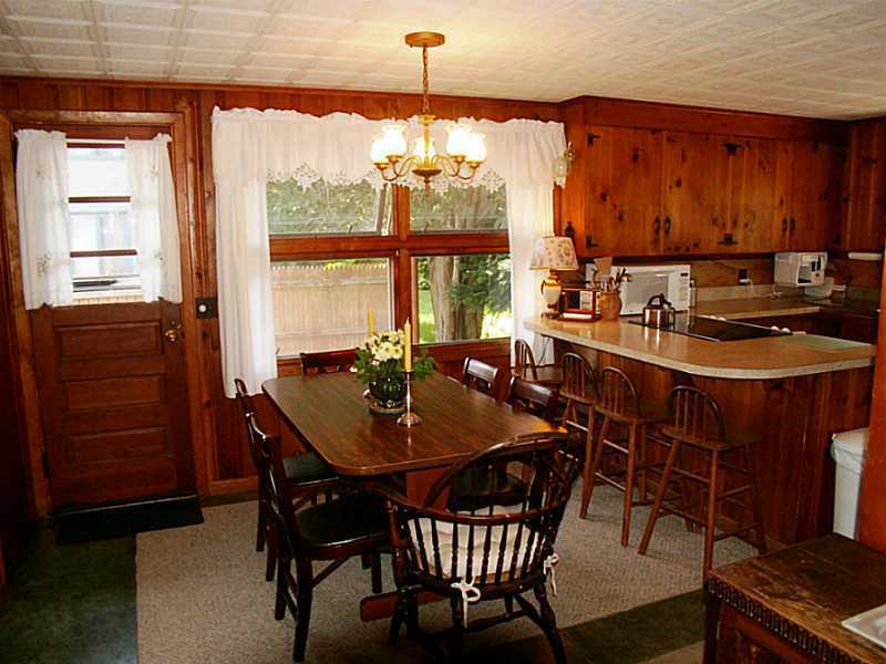 25 Chapman Road Westerly, RI 02891 - Photo 3 of 23 Dining Area.