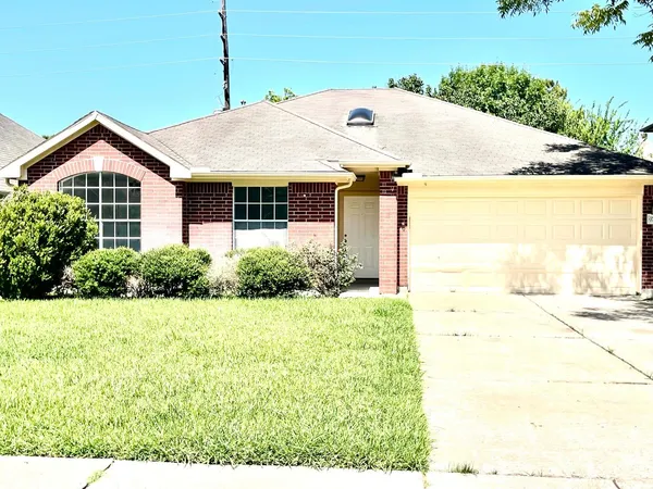 $2,200 | 17002 Summer Hollow Drive, Sugar Land, TX 77498