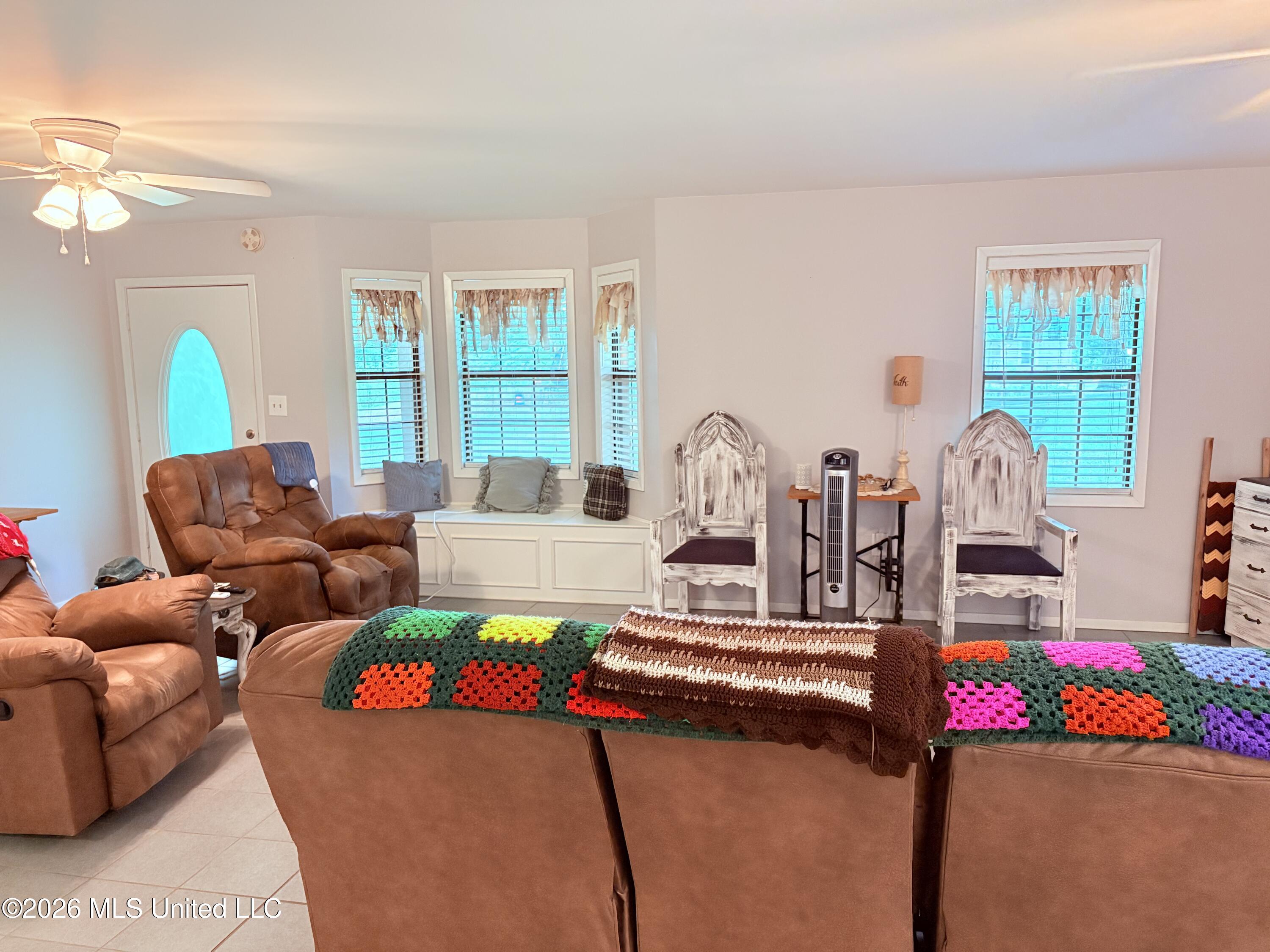 2326 Bluegoose Road Sarah, MS 38665 - Photo 5 of 18 Living room 5