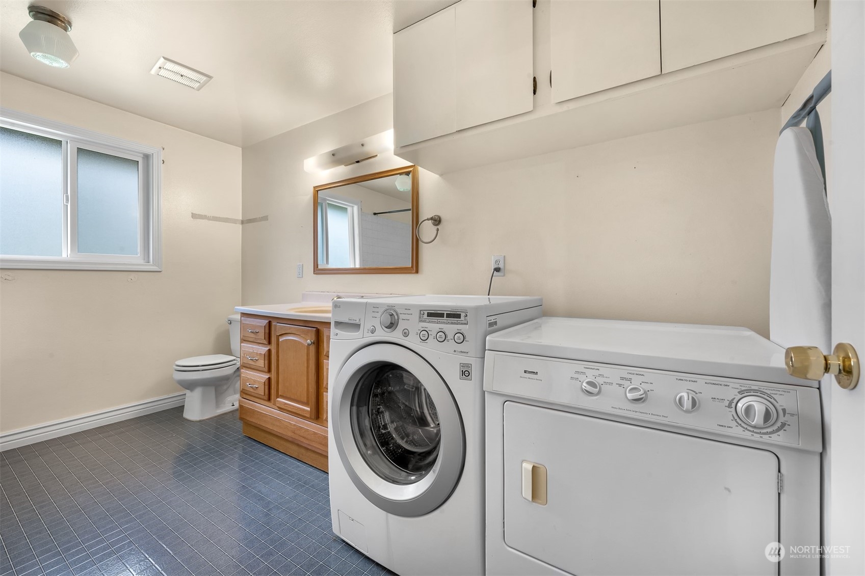 3941 Loomis Trail Road Blaine, WA 98230 - Photo 27 of 40 a utility room with dryer and washer