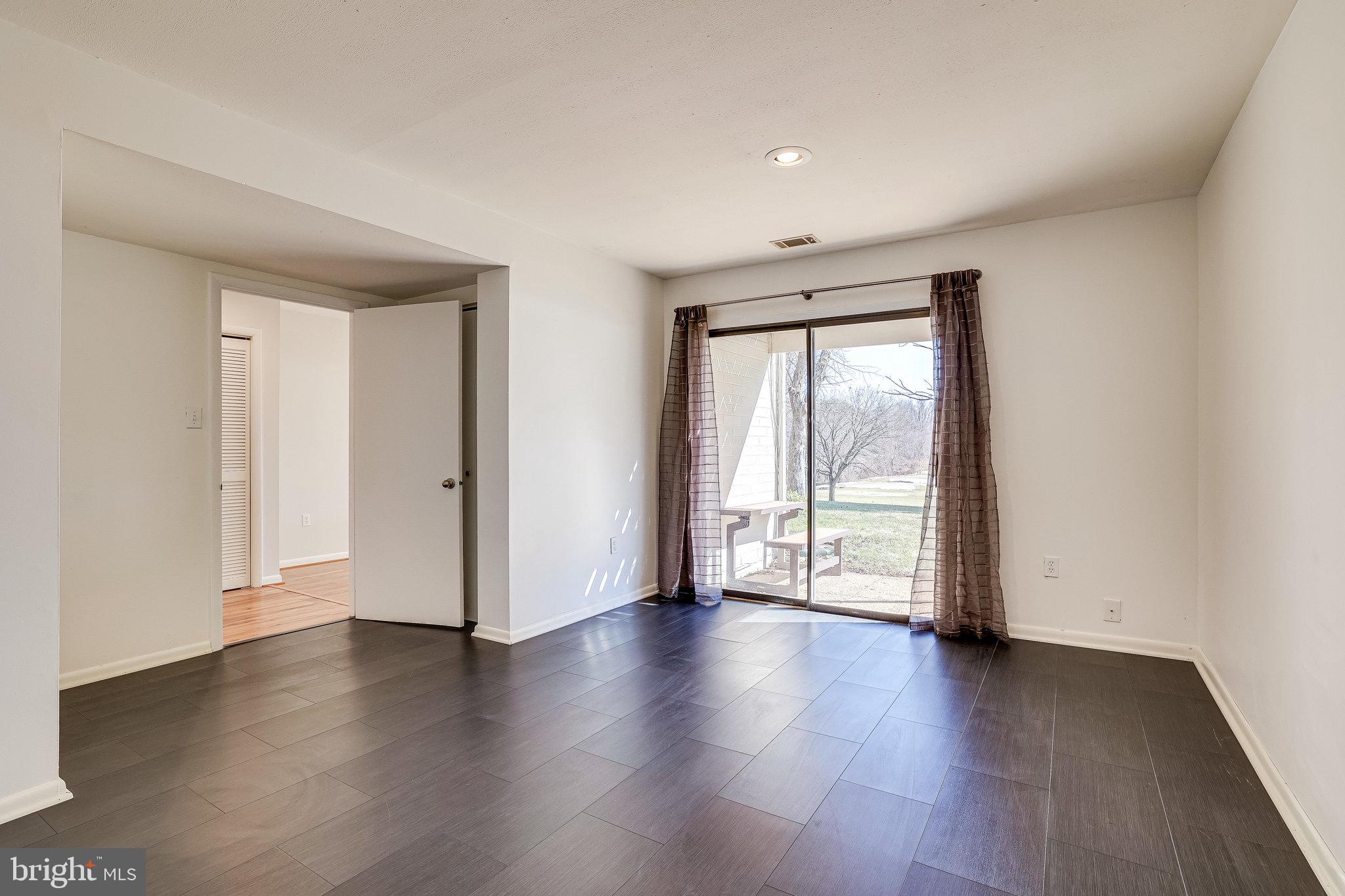 1813 North Shore Court Reston, VA 20190 - Photo 27 of 39 Walkout to the patio from here