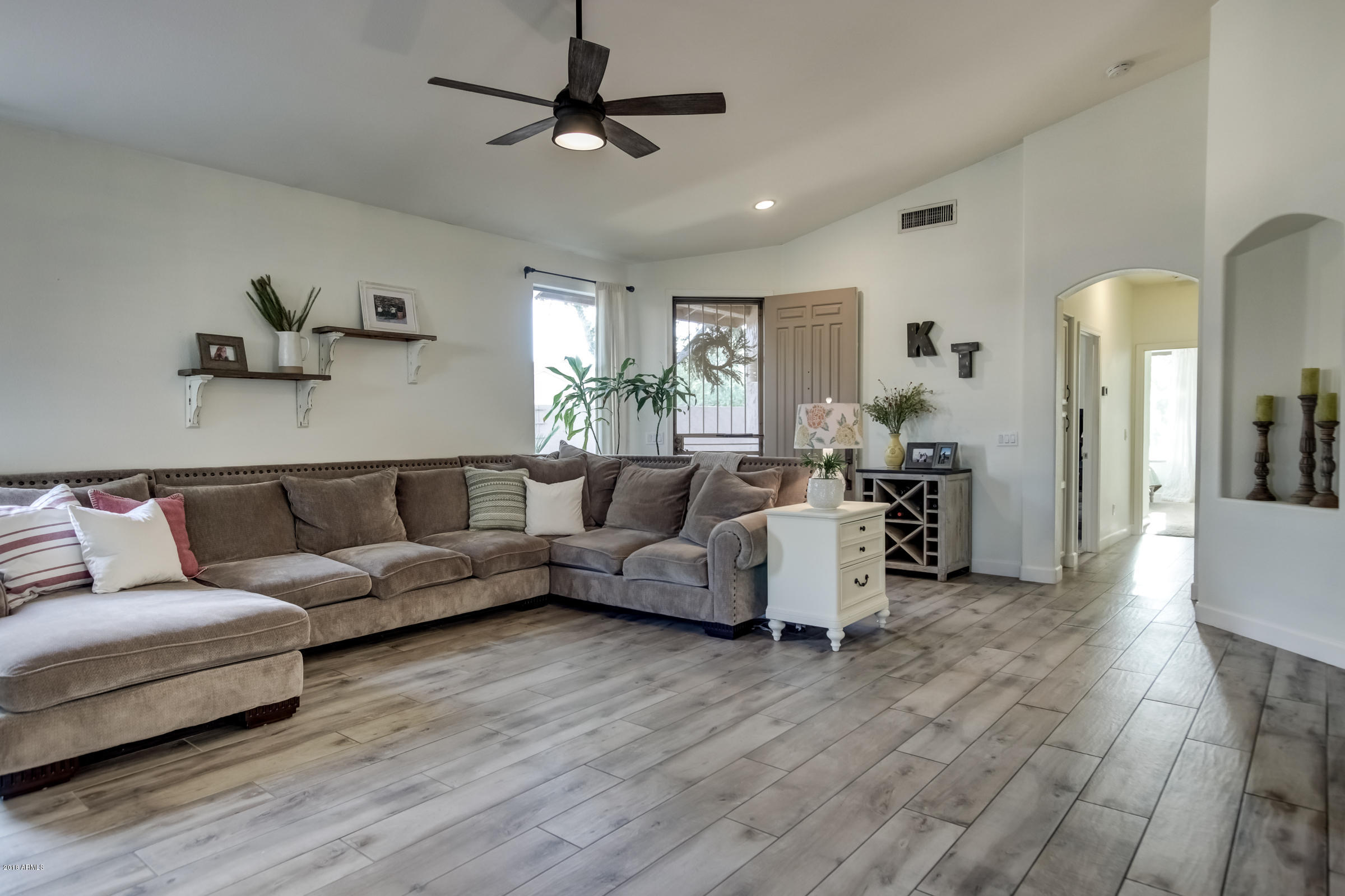 853 South Roca Court Gilbert, AZ 85296 - Photo 5 of 36 853 S Roca Ct-12