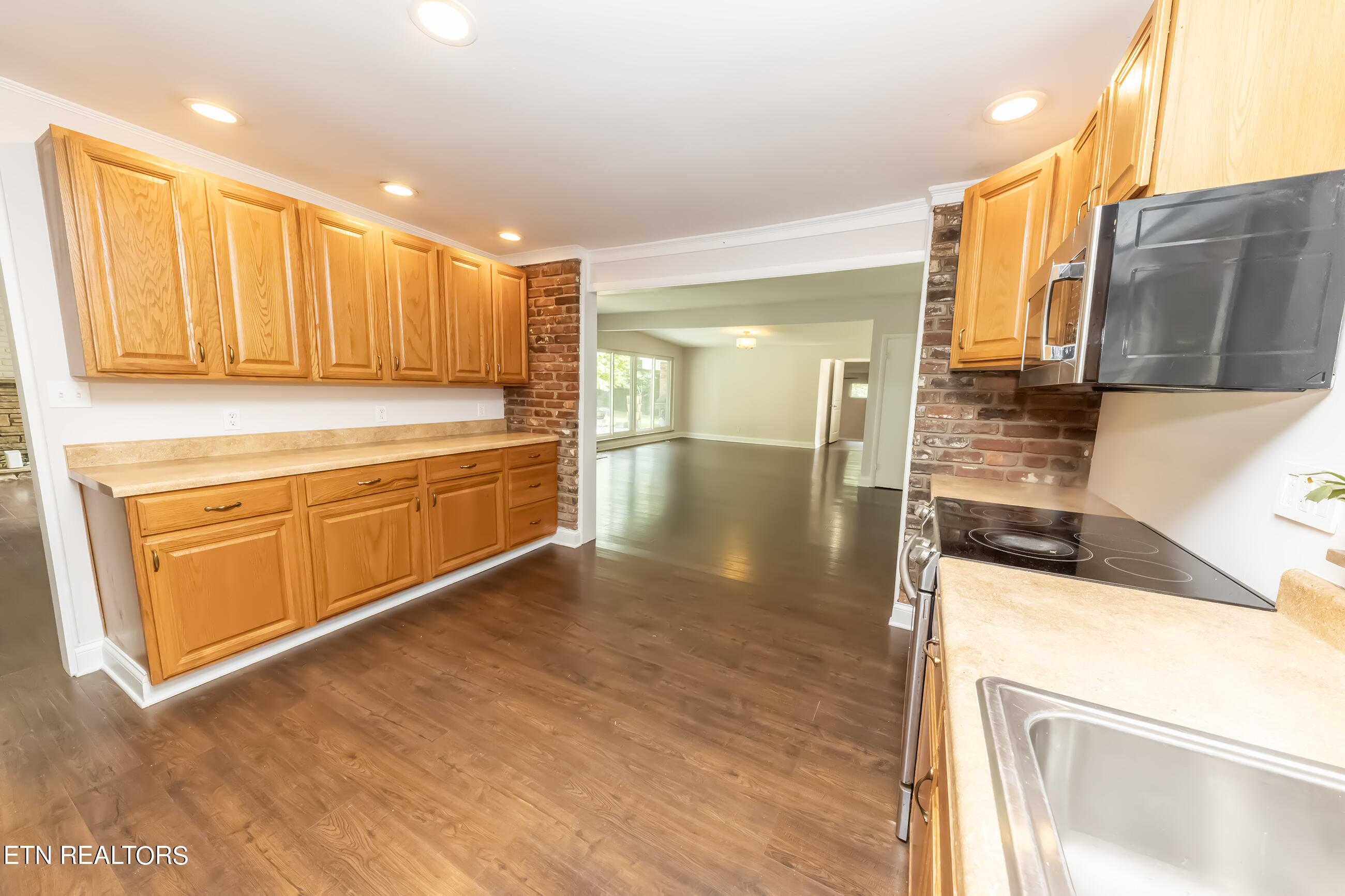 109 Daniel Lane Oak Ridge, TN 37830 - Photo 12 of 37 d7C3A1002 copy