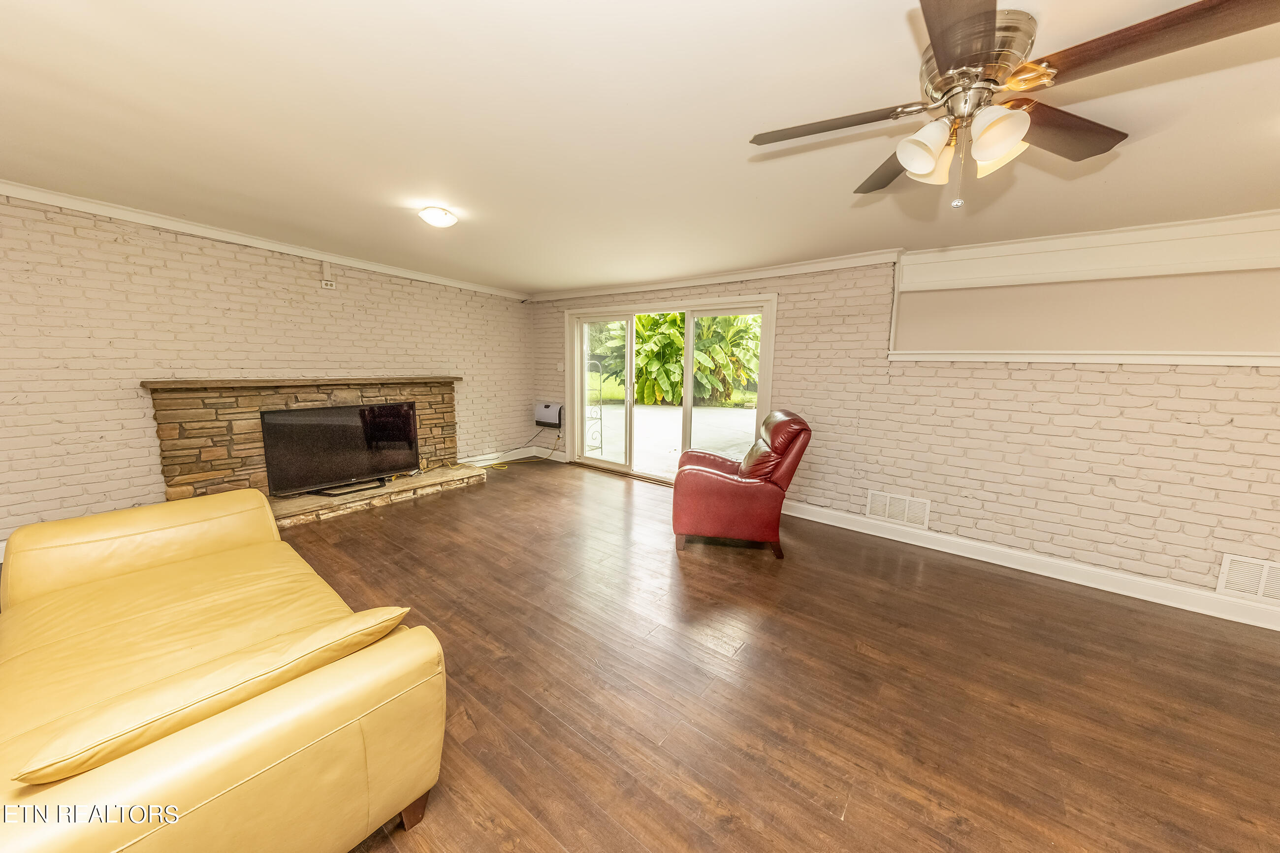 109 Daniel Lane Oak Ridge, TN 37830 - Photo 15 of 37 d7C3A1009 copy