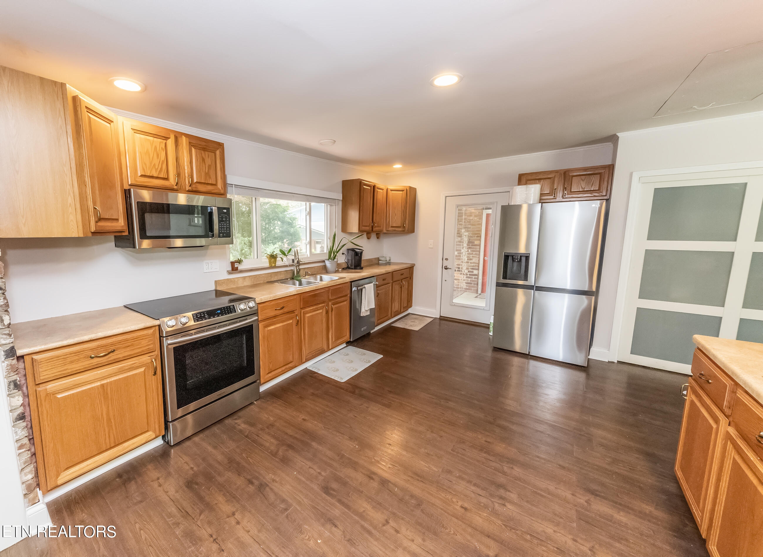 109 Daniel Lane Oak Ridge, TN 37830 - Photo 7 of 37 d7C3A0995 copy