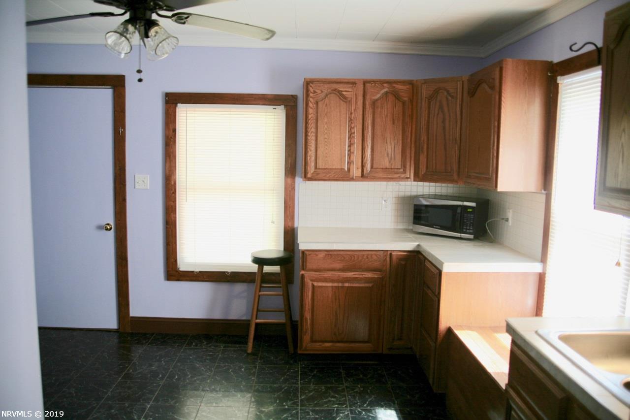 4983 Old Robinson Tract Road Pulaski, VA 24301 - Photo 9 of 19 Gallery Image 9
